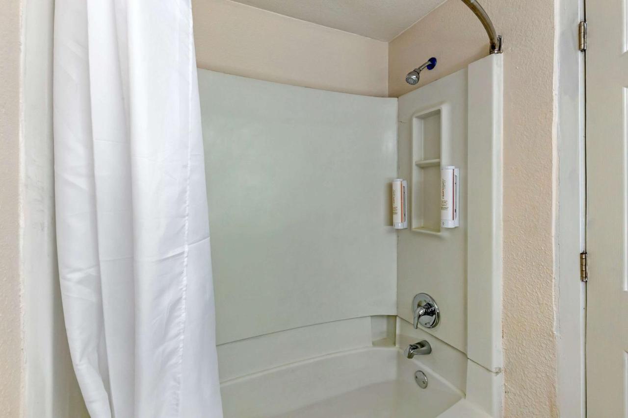 Suburban Extended Stay Hotel Ρόλι Εξωτερικό φωτογραφία